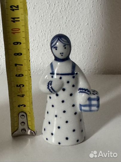 Фарфоровая статуэтка