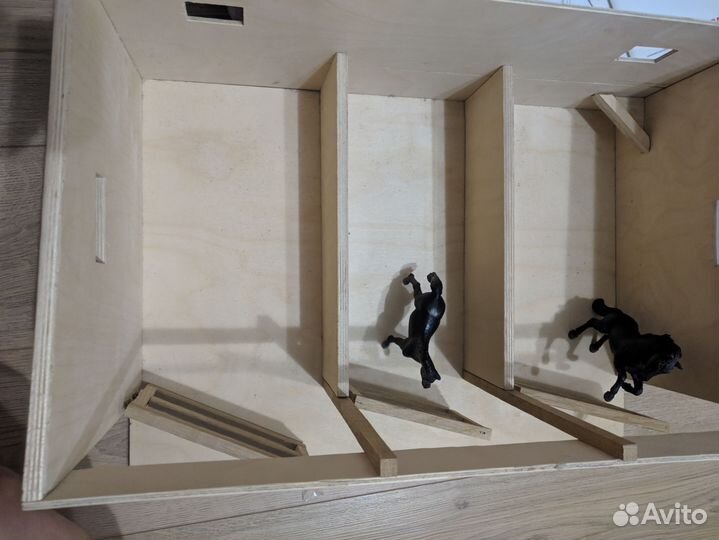 100р Большая конюшня из фанеры для шляйх, бреер