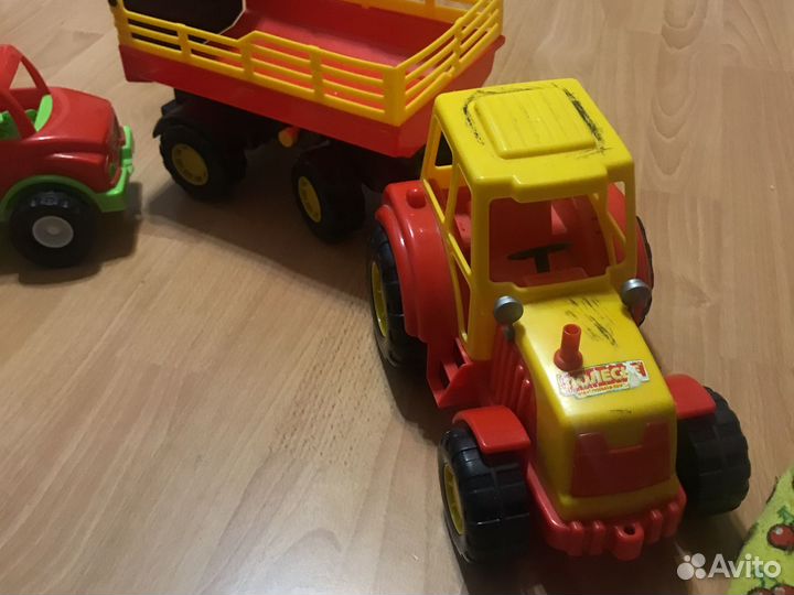 Игрушки трактор и грузовик