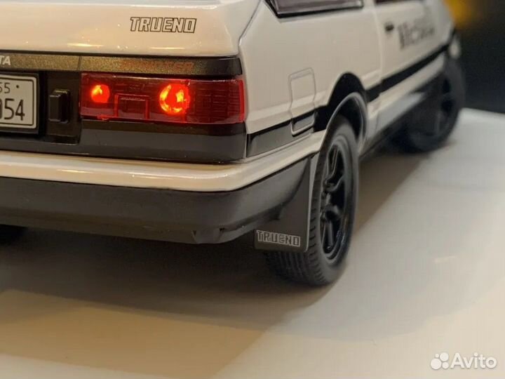 Машинка металлическая Toyota AE86 Trueno 1:24 Бела