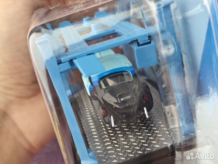 1:64 модель Volkswagen Beetle с подъемником