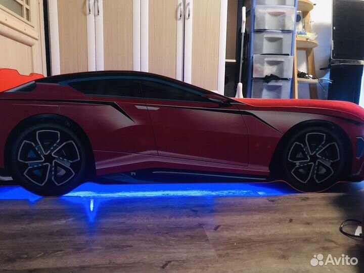 Детская кровать виде автомабиля BMW M4