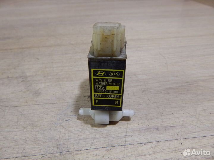 Насос омывателя стекла Kia Carnival VQ