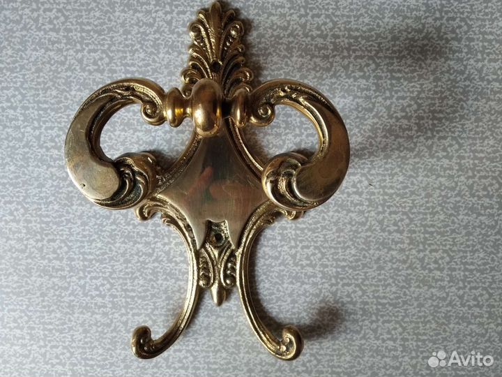 Вешалка настенная - крючок