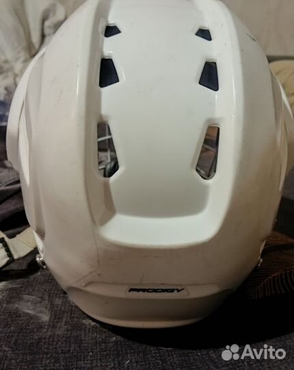 Хоккейный шлем