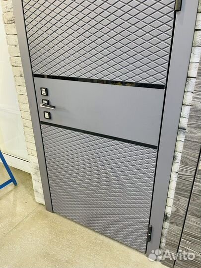 Входная дверь металлическая