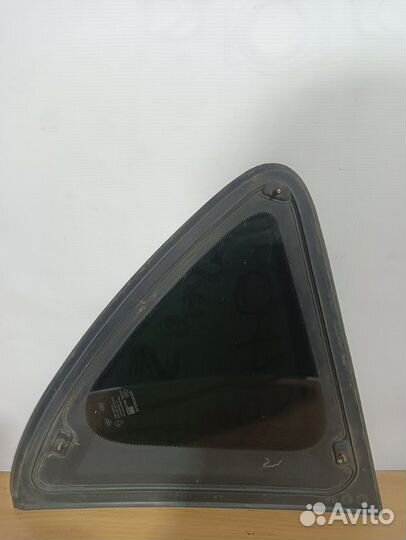 Стекло глухое заднее левое Ssangyong Rexton 1
