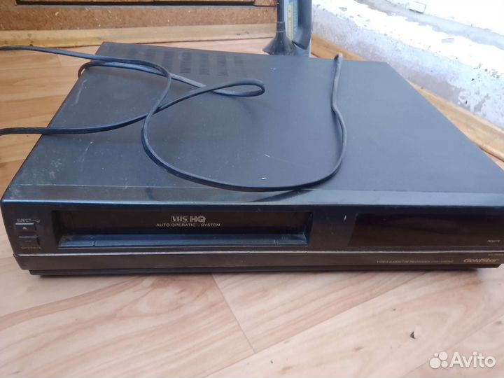 Видеомагнитофон goldstar