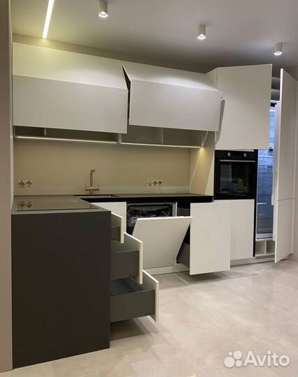 Современный кухонный гарнитур