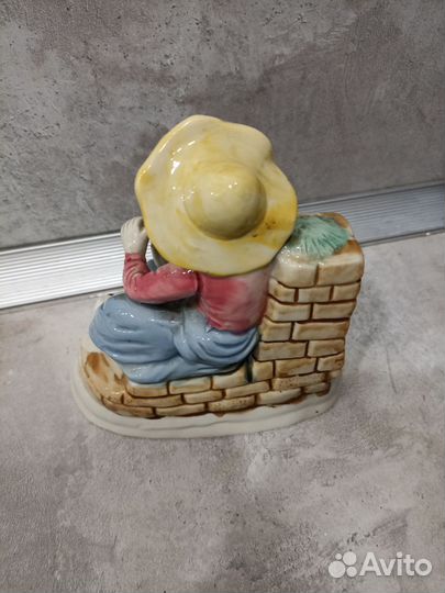 Фарфоровая статуэтка