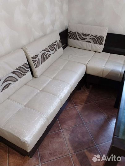 Перетяжка мягкой мебели в городе