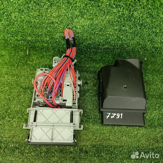 Блок предохранителей Opel Astra J GTC 2012