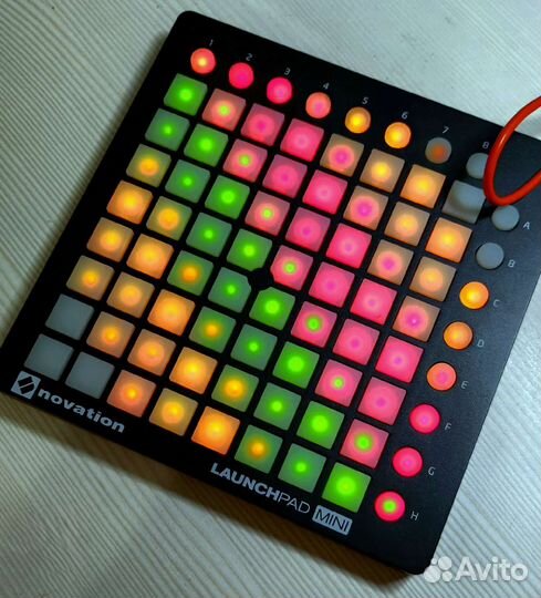 Novation Launchpad mini mk2