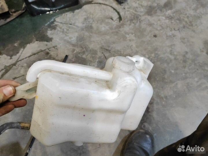 Расширительный бачок Mitsubishi Pajero Sport 3