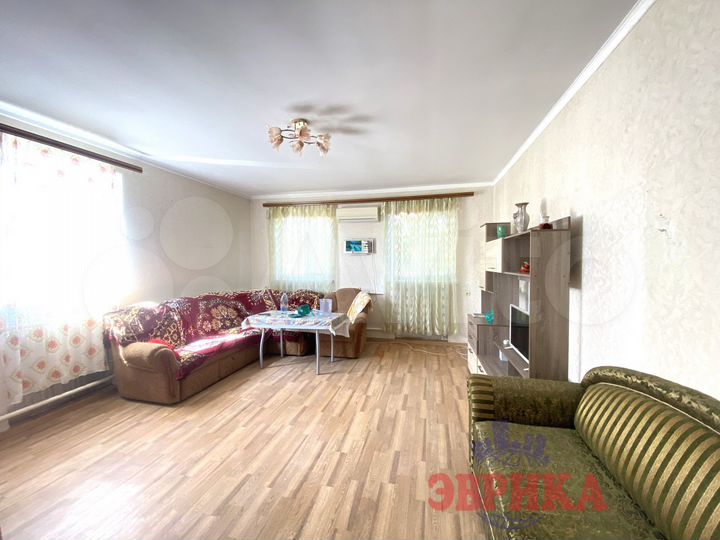 Дом 187,4 м² на участке 5,6 сот.