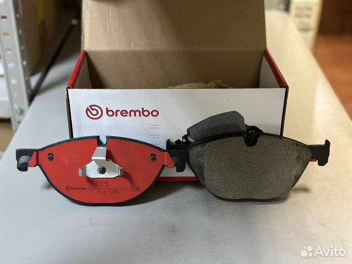 Тормозные колодки Brembo P06076N