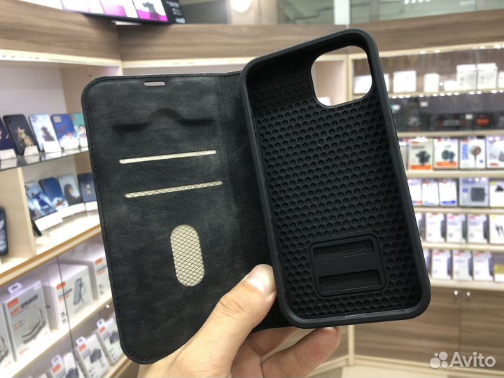 Чехол на iPhone 14