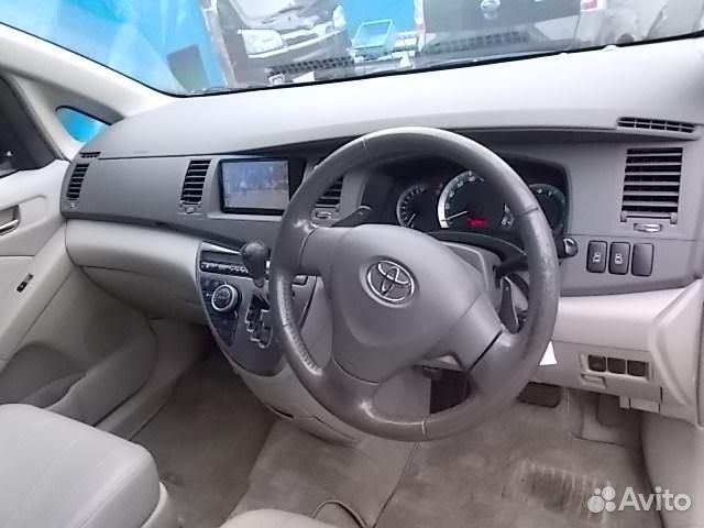 Toyota Isis 1.8 CVT, 2015, 50 000 км