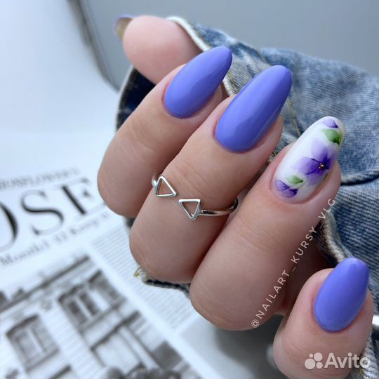 Покрытие ногтей на руках лаком