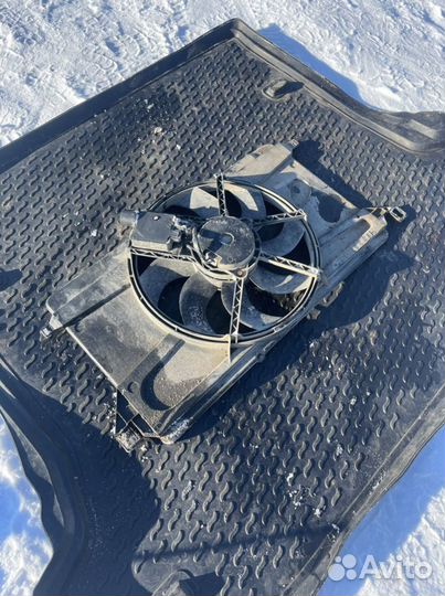 Диффузор вентилятора Ford Focus 2 1,6 в сборе