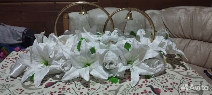 Свадебные кольца и свадебные ленты на машину