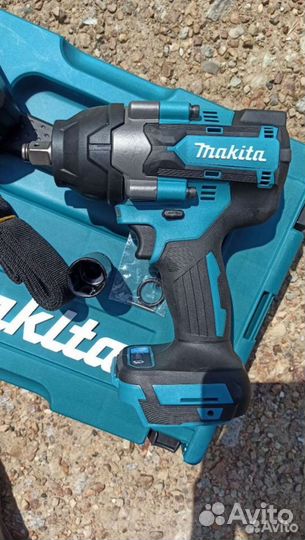 Гайковерт ударный аккумуляторный 700 н.м