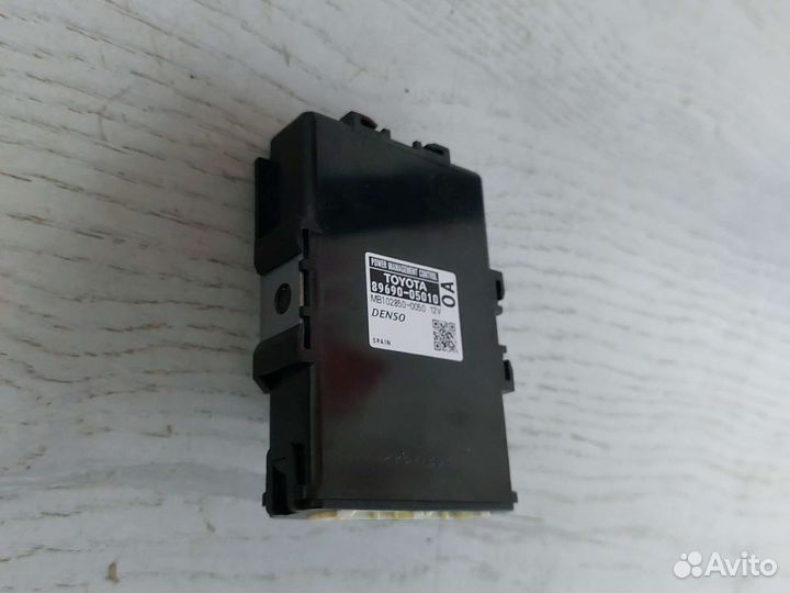 Toyota Avensis 3 Блок управления питанием