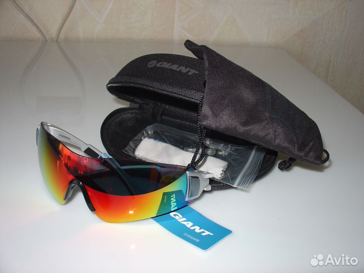 Продаю новые фирменные солнцезащитные очки Giant