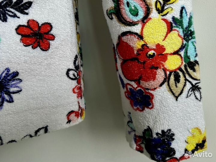 Кофточка трикотажная белая с цветами