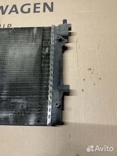 Радиатор охлаждения двигателя Volkswagen Polo