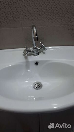 Раковина с тумбой для ванной
