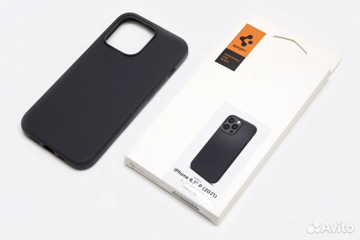 Оригинальные чехлы Spigen для iPhone и Watch