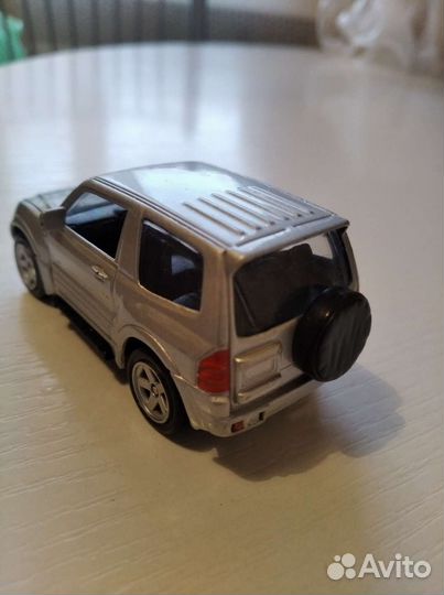 Mitsubishi pajero mini модель авто 1:64