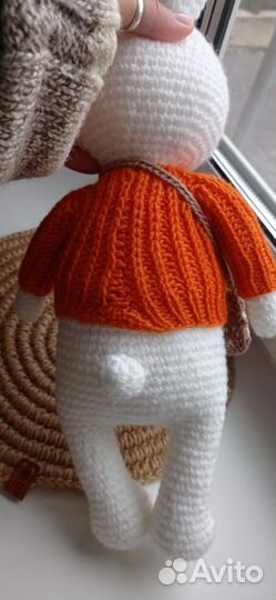 Вязаный зайчик ручная работа