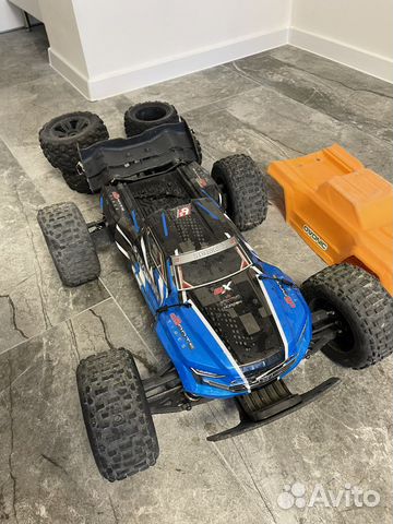 Радио управляемая машина arrma Kraton 6S V4