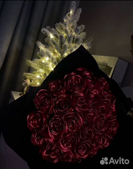 Розы из атласных лент