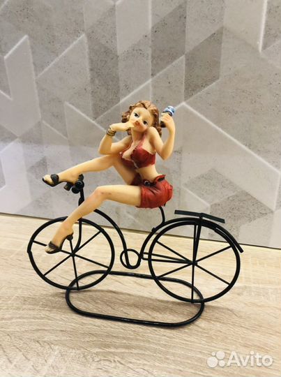 Статуэтка в стиле пин-ап