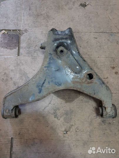 Рычаг передний нижний левый Мицубиси L200