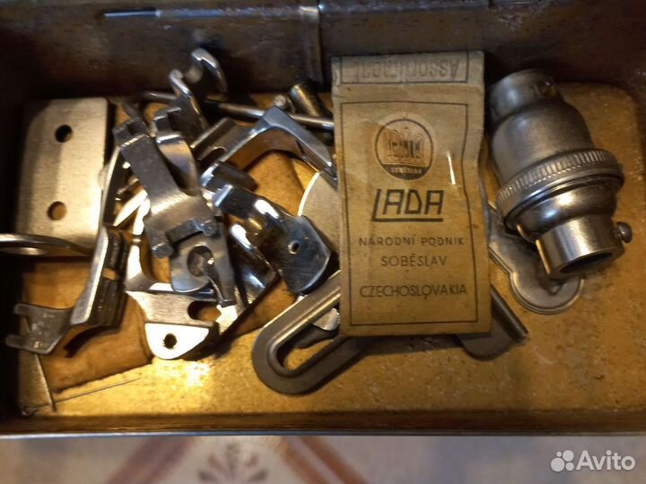 Швейная машинка ножная Лада