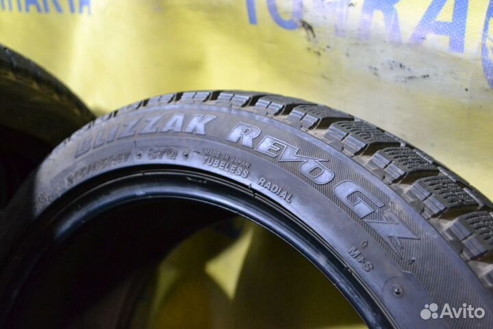 Bridgestone Blizzak Revo GZ 215/45 R17