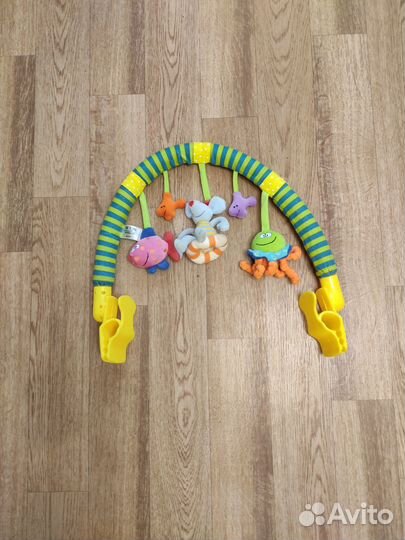 Дуга с игрушками