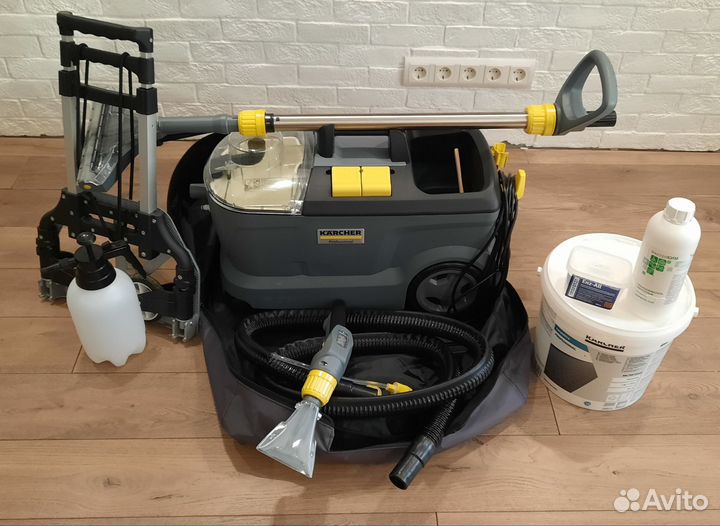 Karcher Puzzi 10/1 и комплект для химчистки мебели