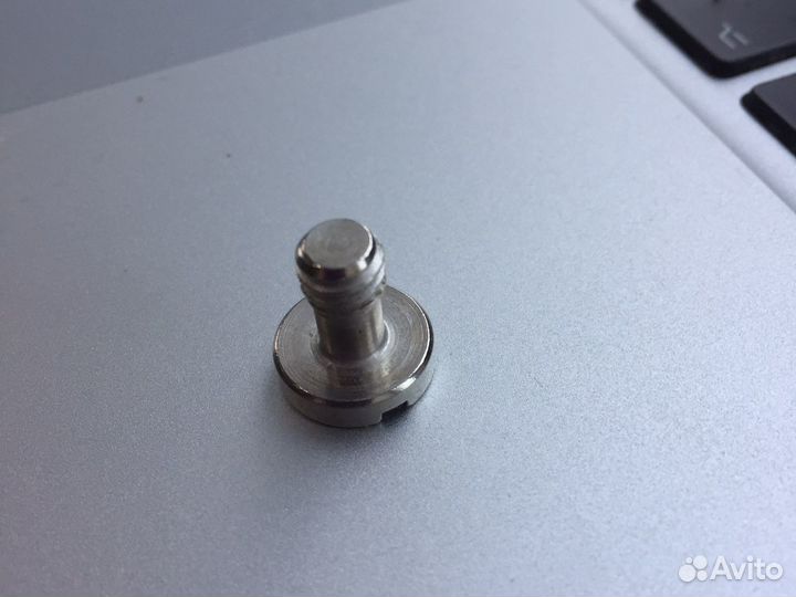 Винт 1/4 для крепления фотокамер