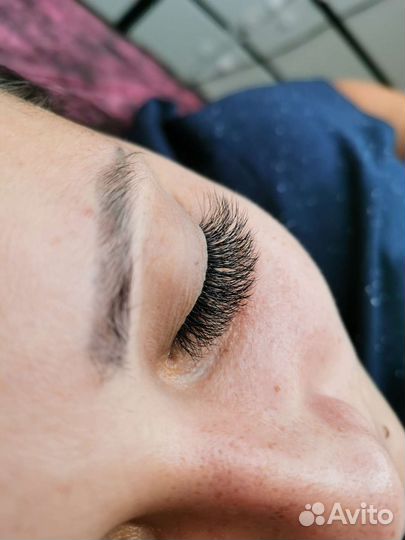 Модель на наращивание ресниц
