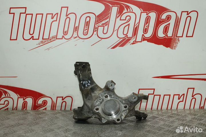 Кулак задний правый (цапфа) Honda Civic 8 FD 4D