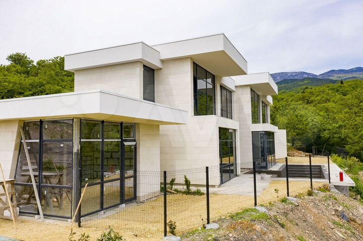 Коттедж 263 м² на участке 5,3 сот.