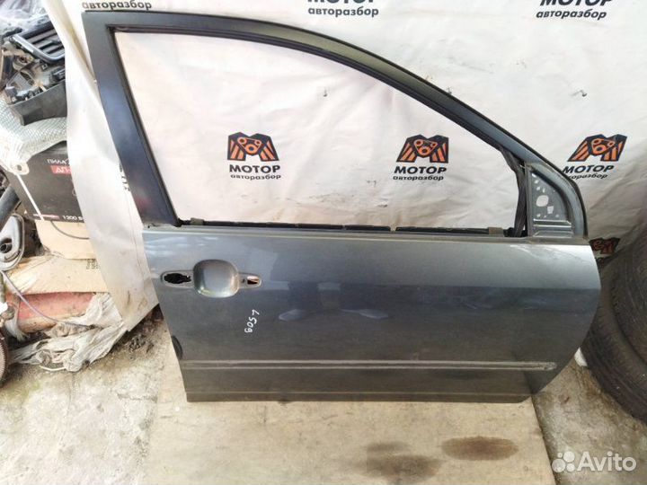 Дверь передняя правая Toyota Corolla хэтчбек
