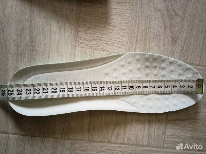 Кроссовки женские