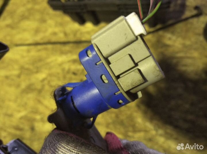 Датчик педали тормоза Форд Фокус 3