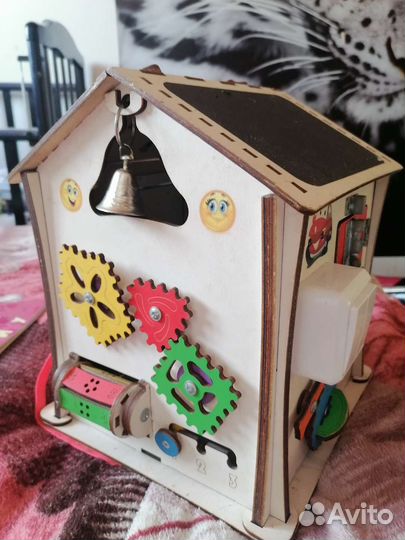 Бизиборд домик